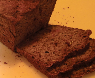 Näringsmaxat, glutenfritt formbröd med hampafrön, canihuafrön, chiamjöl och berberis