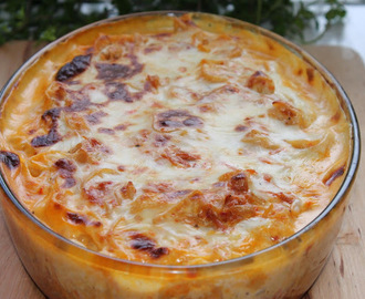 Pastagratäng med morot, paprika och ajvar