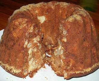 Italiensk äppelkaka med valnötter och rosmarin
