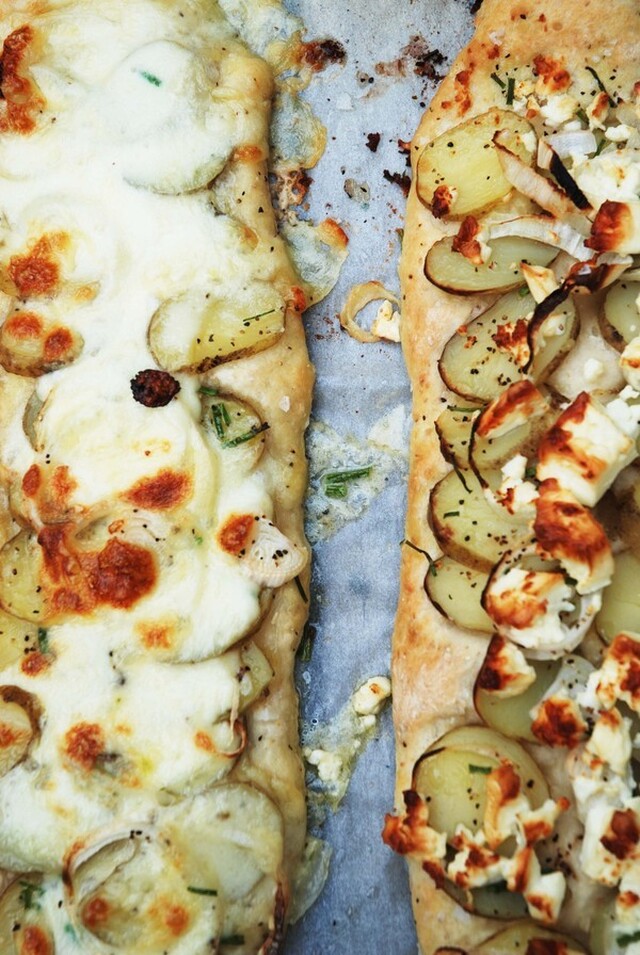 Potatispizza med fetaost och mozzarella