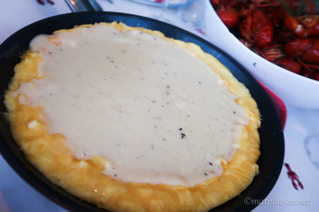 Årets första kräftskiva & en försvinnande god omelett med kryddostsås – MATPLATSEN
