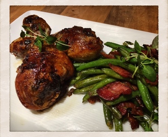 SOJA- & CHILIMARINERADE KYCKLINGBEN MED HARICOT VERTS MED BACON OCH TIMJAN