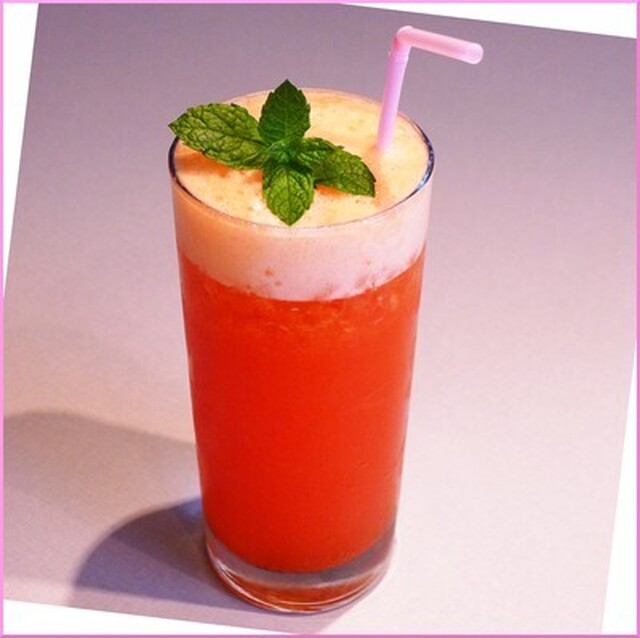 Läskande jordgubbsdrink (alkoholfri)