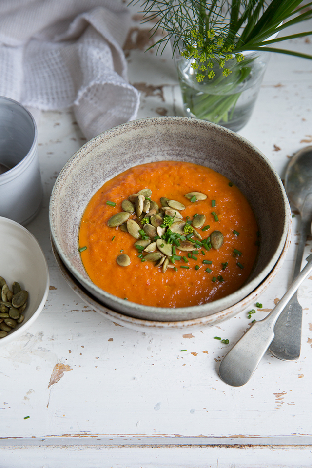 Roasted red pepper soup for warm summer days