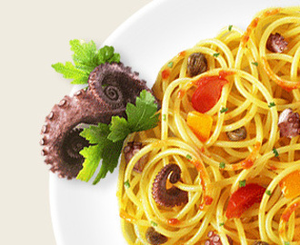 Spaghettoni med bläckfisk, chilipeppar och kapris