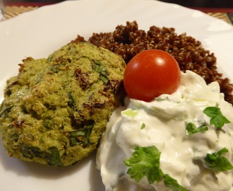 Gröna medelhavsbiffar med quinoa och vitlökssås