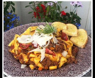 KÖTTFÄRSRAGU MED RÖDVIN OCH ROSMARIN