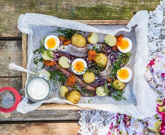 Matjessill med ägg, brynt smör och citroncreme