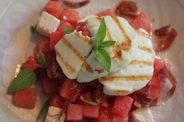 Melonsallad med lufttorkad skinka och fetaost