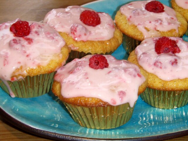 Inte så snygga raspberry cupcakes...