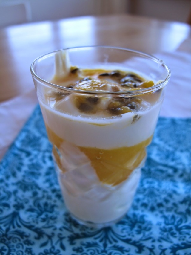 Mango och passionsfrukts yoghurt
