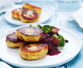 Potatisbullar med bejkonfräs och lingon