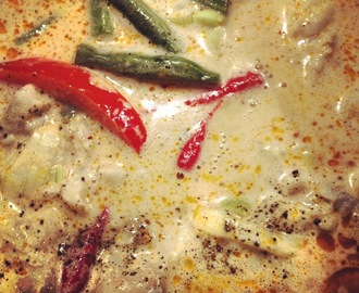Thaitorsk med röd curry