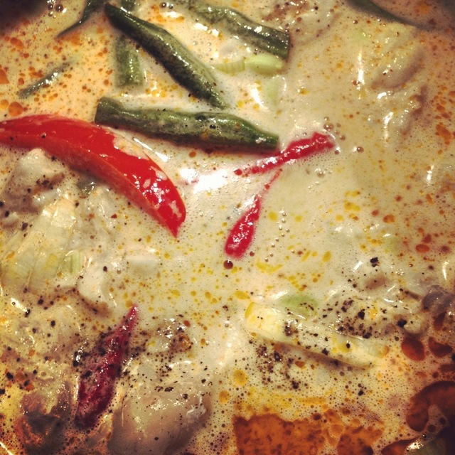 Thaitorsk med röd curry