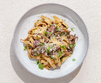 Oxfilépasta med rödvin och parmesan