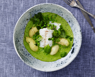 Pocherad fisk med örtsås och potatis