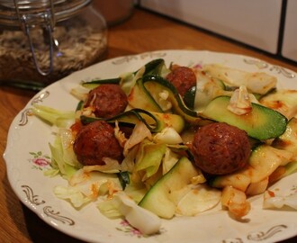 Italienska bönbullar med salsa och grönsakspasta!