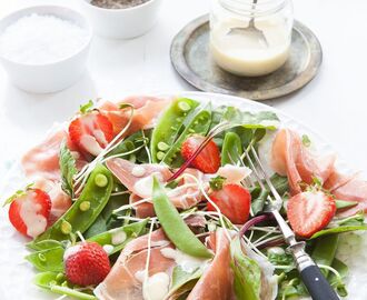 Sommarsallad med Lufttorkad Skinka & Krämig Vinägrette