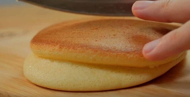 Så gör du fantastiska fluffiga pannkakor till brunchbjudningen.