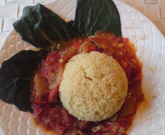 Detox - dag 2. Vit quinoa med tomatsås och mangold.