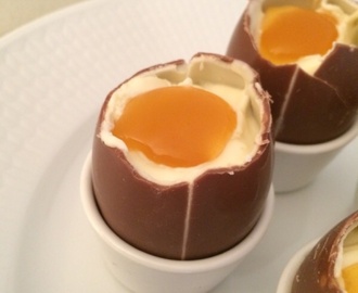 Fyllda kinderägg med vit chokladmousse