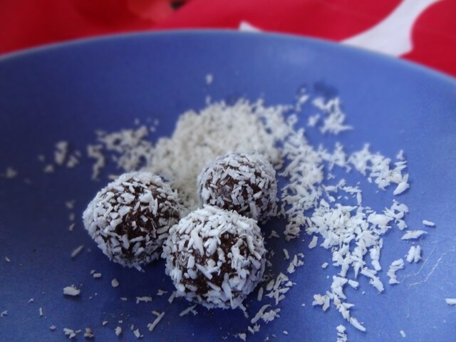 Nöt-, frö-, gluten-, mjölk- och sockerfria chokladbollar