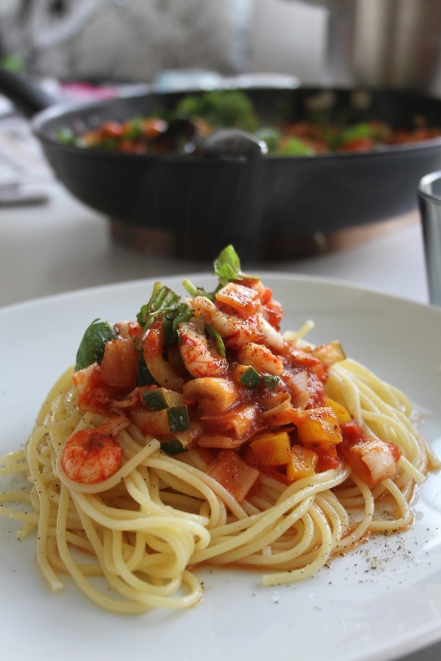 Kräftstjärtar i tomatsås med chilismak