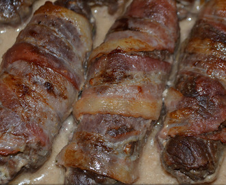 Baconlindade lövbiffsrullader med chilikryddad färskost :)