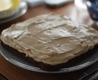 Chokladkaka med jordnötsfrosting