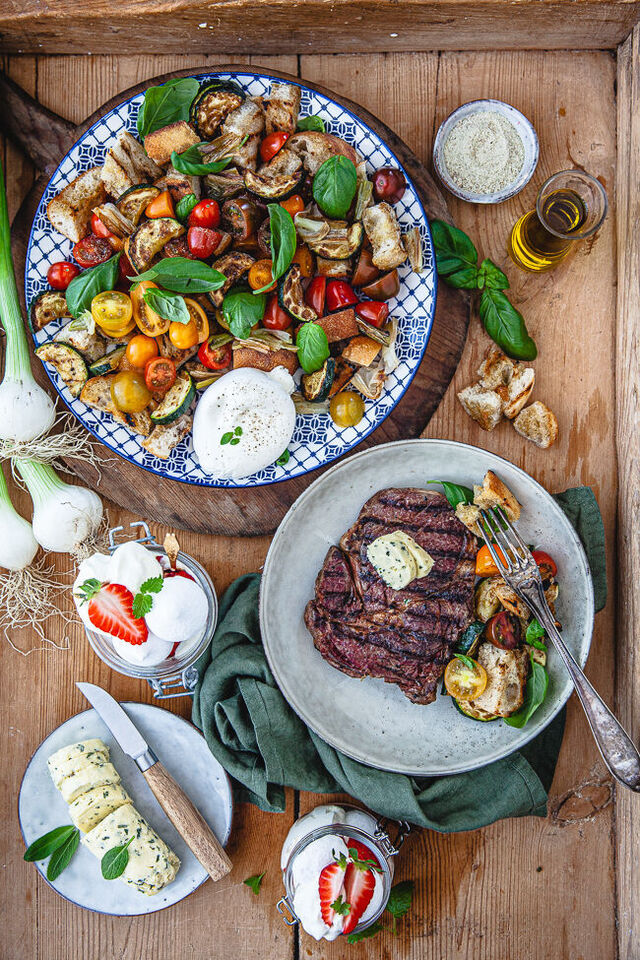 Entrecote med salviasmör grillad panzanella