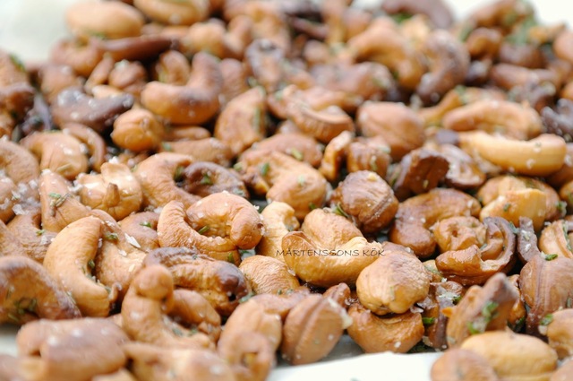 Kryddiga nötter som drinktilltugg