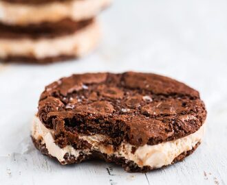 Brownie cookie sandwich