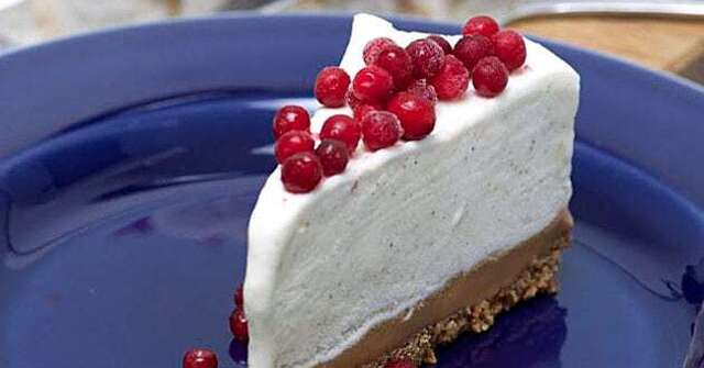 Cheesecake med kola- och pepparkaksbotten – recept