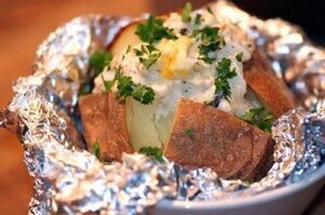 6 recept på bakad potatis med goda röror