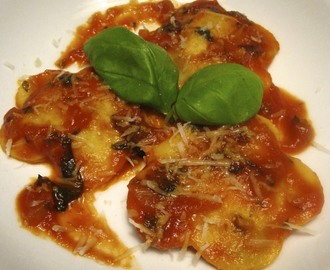 Hemmagjord ravioli med ricotta och spenat