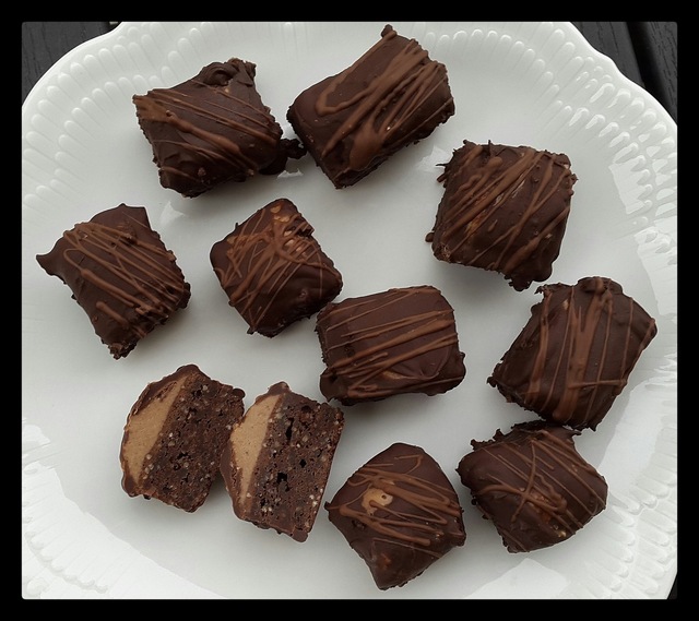 Små mumsbitar av choklad och nöt-créme