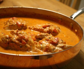 Mozzarellafylld kyckling i tomat- och basilikasås