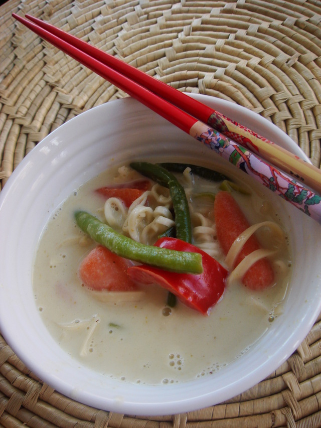 Vegetarisk thaisoppa