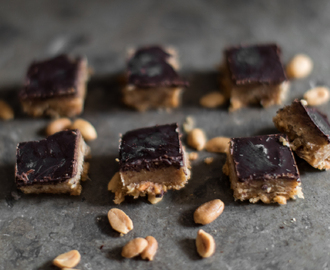 NYTTIGA SNICKERSKAKOR (UTAN SOCKER PÅ DADLAR)