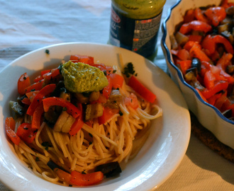 Pasta Bohémienne med grillad  aubergine, paprika & pesto