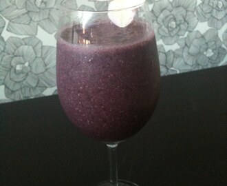 Purple-berry smoothie & raw treats