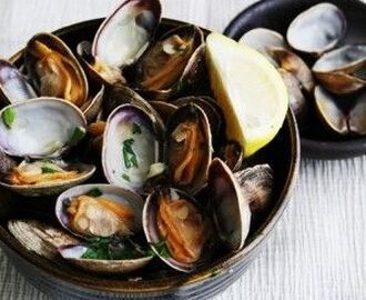 Steamed Clams in White Wine | Steamed clams, Clam recipes, White wine recipes