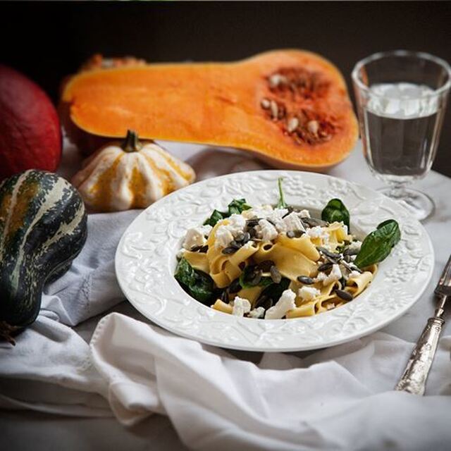 Pasta med pumpapuré, fetaost och spenat