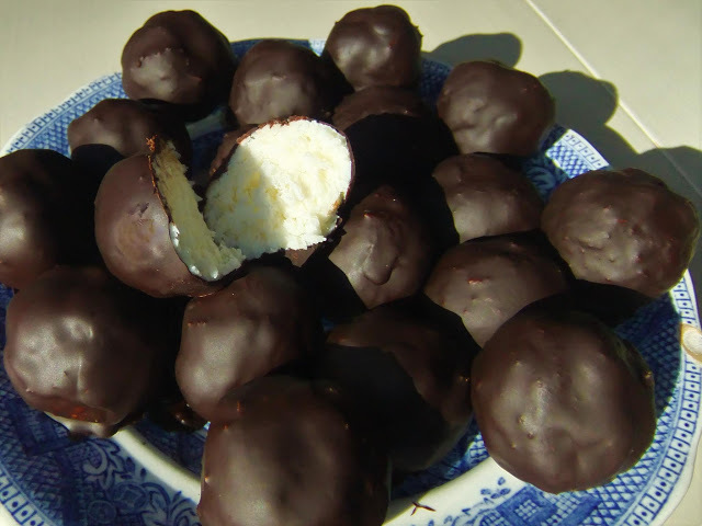 Chokladdoppade kokosbollar