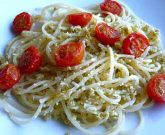 Spaghetti med tapenade, parmesan och rostade tomater