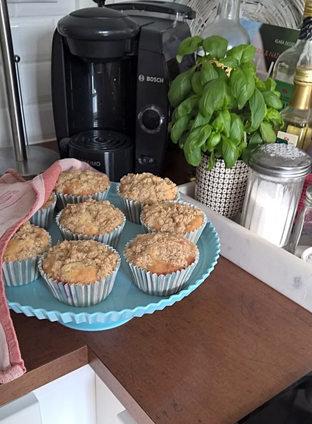 RABARBERMUFFINS MED CRUMBLE..
