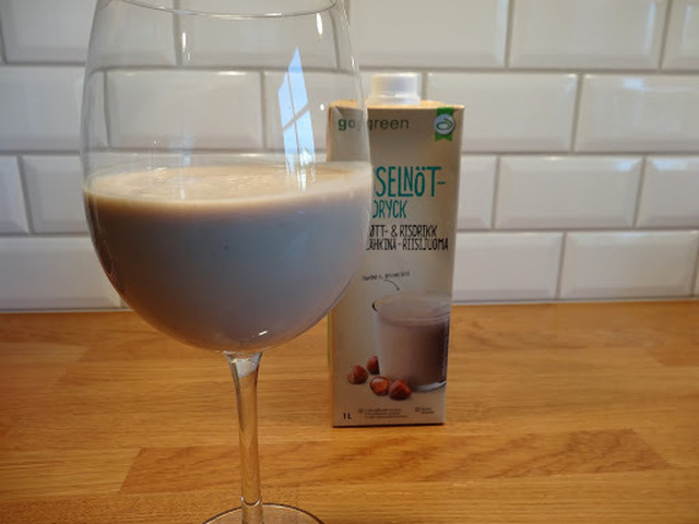 Test av GoGreen Hasselnöt- och risdryck och recept på smoothie