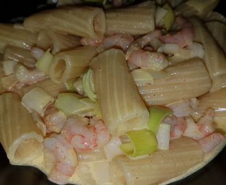 Pasta med curry och cayennesås