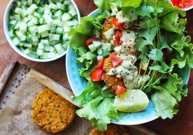 Marockanska veggie burgers med korianderlimesås