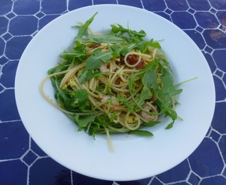 Pasta med chili- och vitlöksfrästa räkor